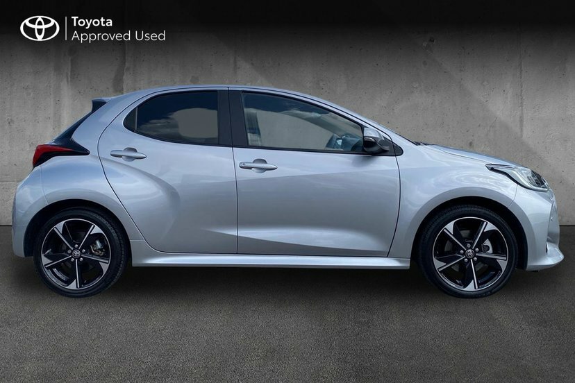 Toyota Yaris Toyota 1.5 Hybrid Design Cvt Hatchback #16