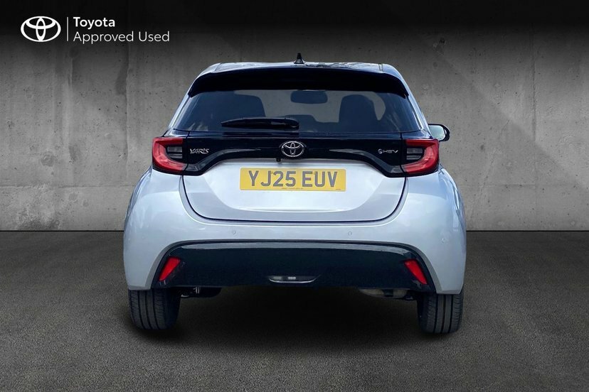 Toyota Yaris Toyota 1.5 Hybrid Design Cvt Hatchback #19