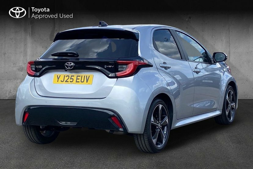 Toyota Yaris 1.5 Vvt-h Excel Hatchback Hybrid E-cvt Silver #2