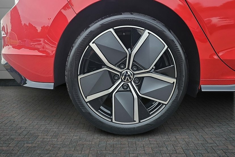Volkswagen Golf 1.5 Tsi Black Edition Hatchback Red #5