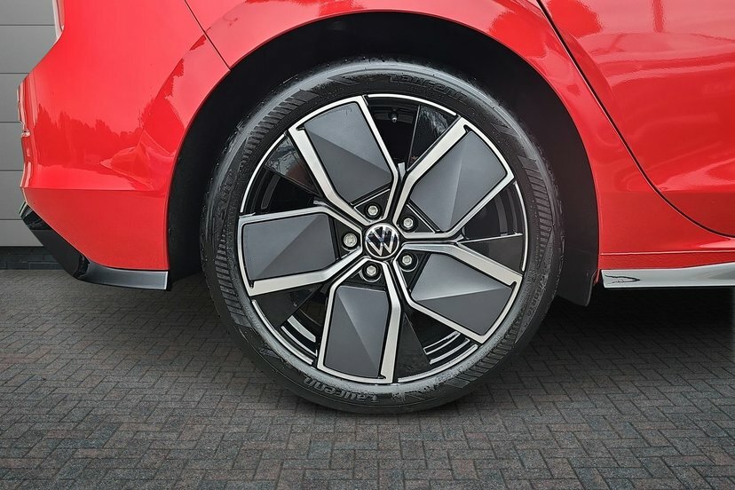 Volkswagen Golf 1.5 Tsi Black Edition Hatchback Red #5