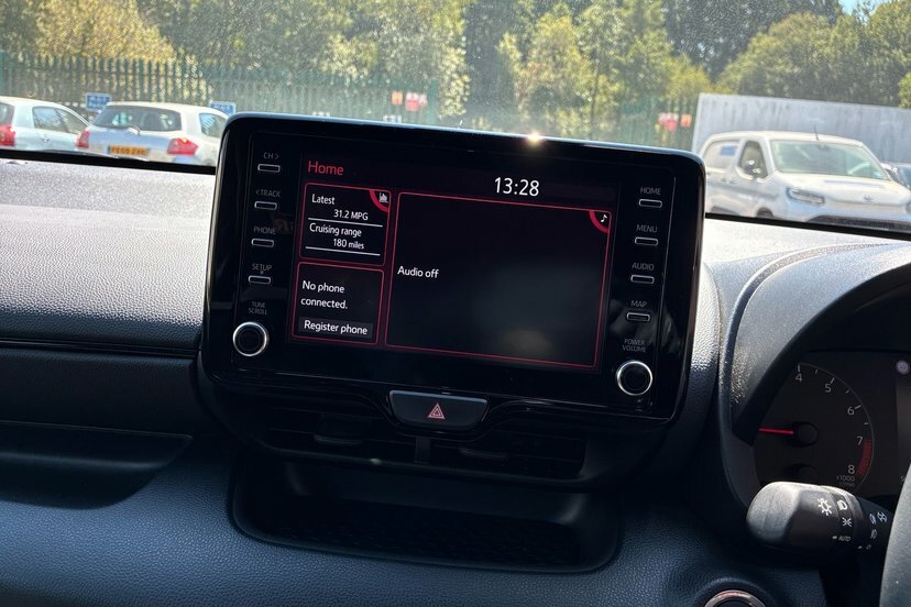 Toyota Yaris 1.5 Hybrid Icon Cvt Red #7