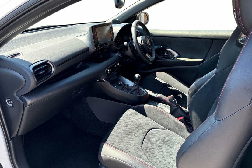 Toyota Yaris 1.5 Hybrid Icon Cvt Red #10