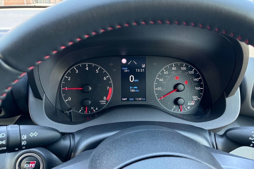 Toyota Yaris 1.5 Hybrid Icon Cvt Red #9