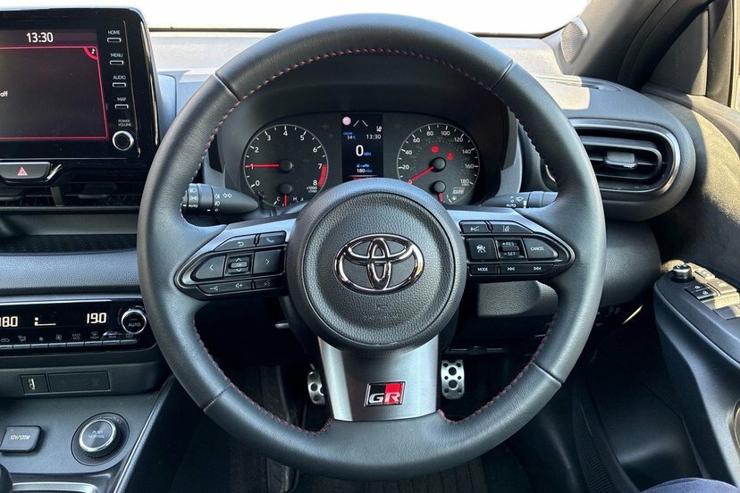 Toyota Yaris 1.5 Hybrid Icon Cvt Red #8