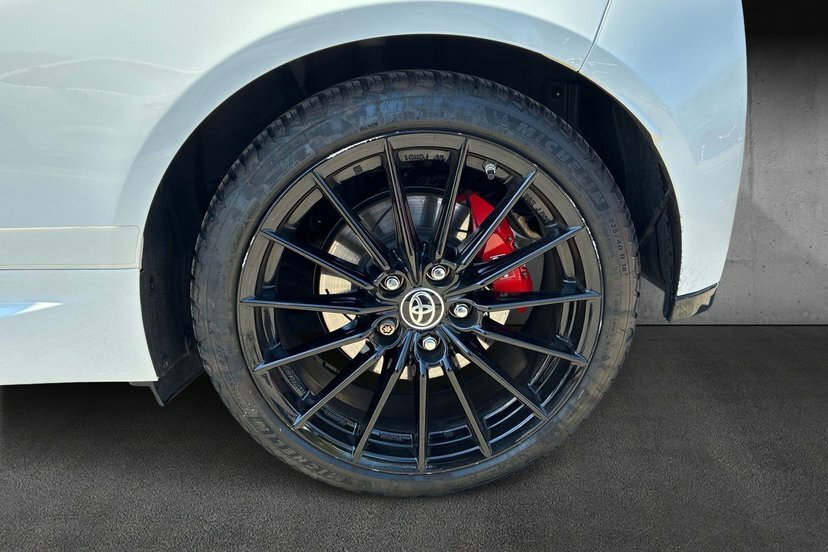 Toyota Yaris 1.5 Hybrid Icon Cvt Red #18