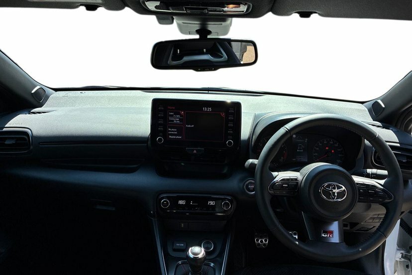 Toyota Yaris 1.5 Hybrid Icon Cvt Red #5