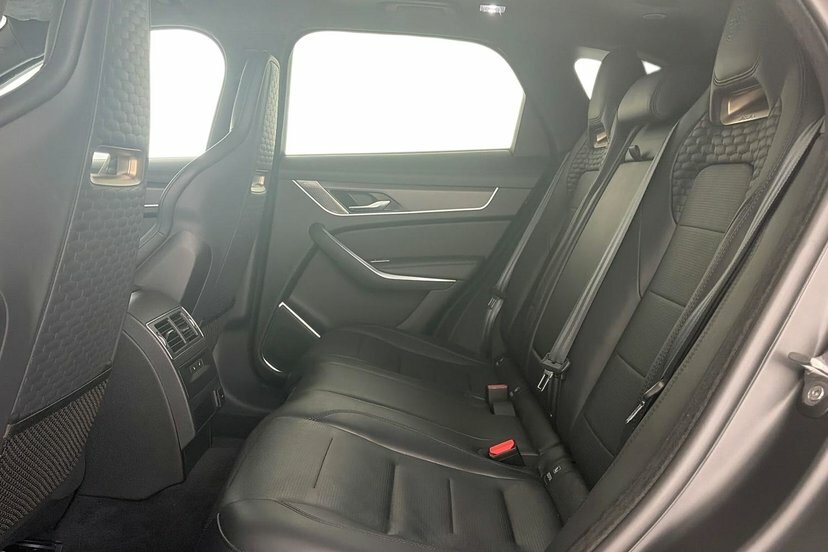 Jaguar F-Pace 5.0 P550 V8 Svr Edition 1988 Suv Quicks #4