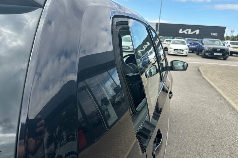 Volkswagen Up 1.0 Move Up Ulez Free 1 Yr Mot 20 Tax White #17