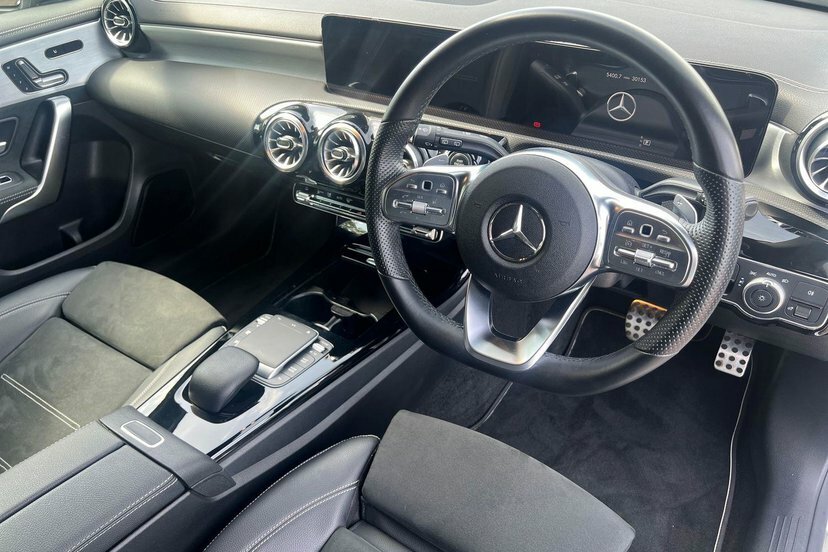 Mercedes-Benz A Class 2.0 A180d Amg Line Edition Premium Plus Hatchbac White #5