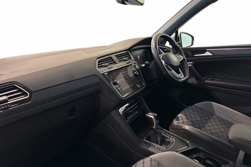 Volkswagen Tiguan 1.5 Tsi R-line Suv Dsg 150 Ps Black #2