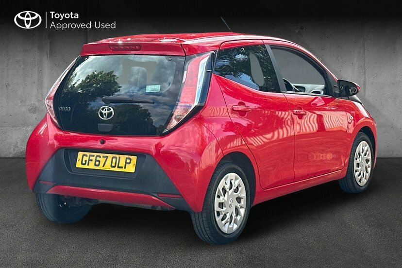 Toyota Aygo 1.0 Vvt-i X-play Hatchback X-shift 68 GF67OLP Red #2
