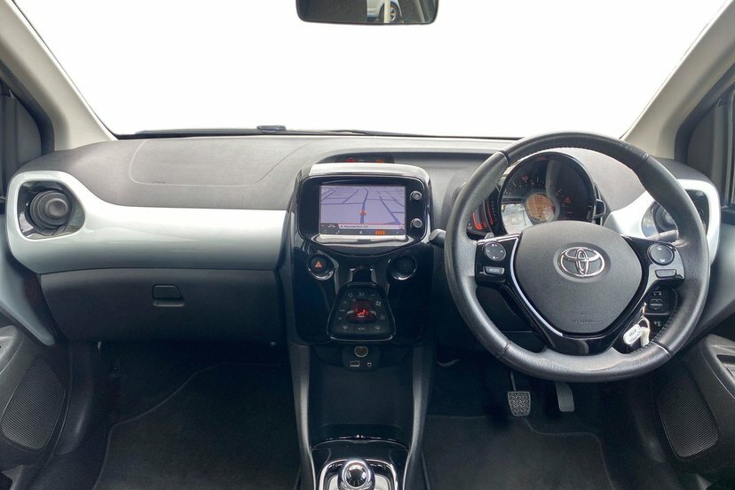 Toyota Aygo 1.0 Vvt-i X-press Hatchback X-shift 68 Silver #5