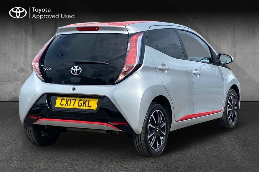 Toyota Aygo 1.0 Vvt-i X-press Hatchback X-shift 68 Silver #2