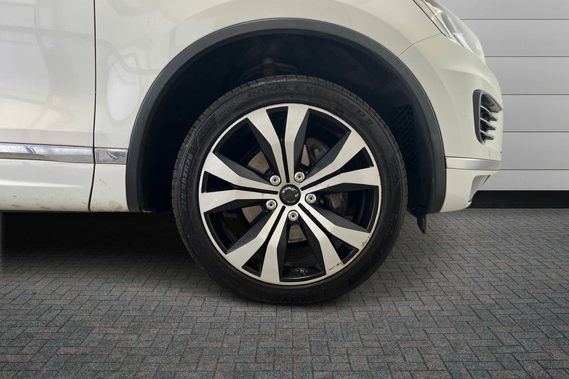 Volkswagen Touareg 3.0 Tdi V6 Bluemotion Tech R-line Suv T White #5