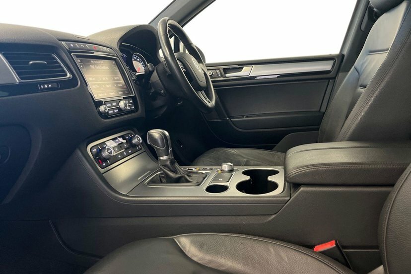 Volkswagen Touareg 3.0 Tdi V6 Bluemotion Tech R-line Suv T White #2