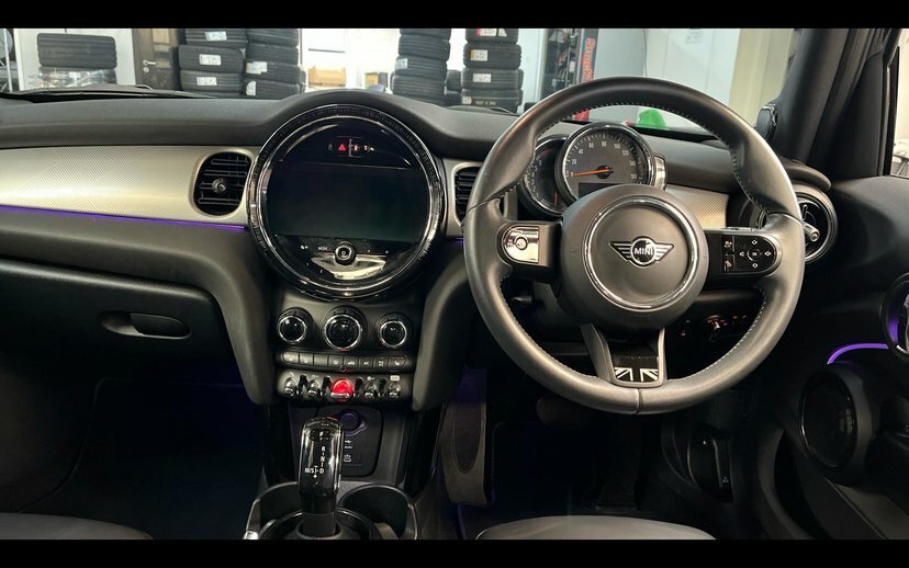 Mini Hatch 5-Door Hatch Cooper Exclusive Black #4