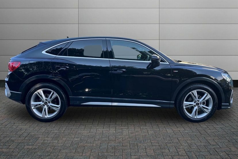 Audi Q3 1.5 Tfsi Cod 35 S Line Sportback S Tron Black #4