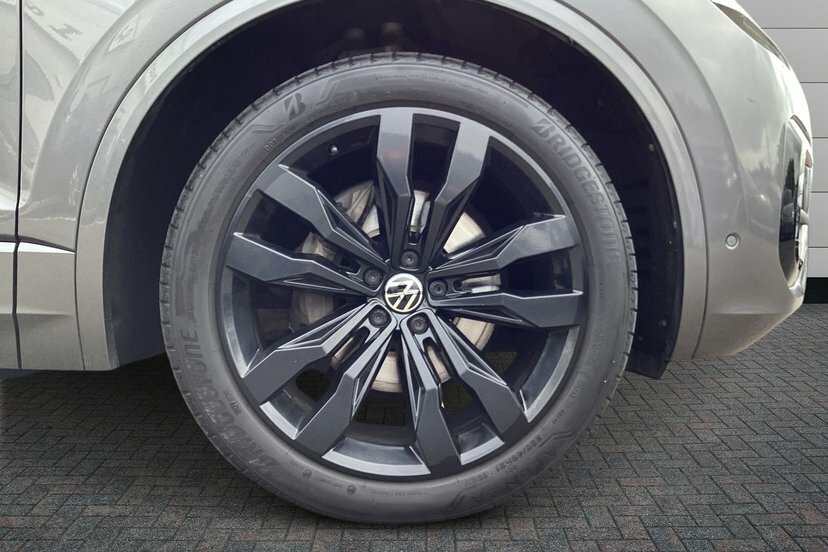 Volkswagen Touareg 3.0 Tdi V6 R-line Tech Plus Suv Tiptron Grey #5