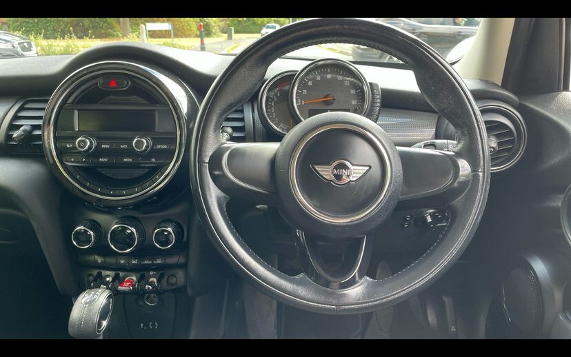 Mini Hatch 5-Door Hatch One AX66ELJ White #5