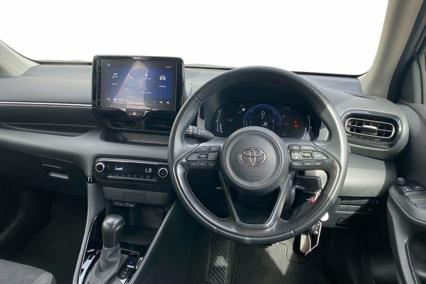 Toyota Yaris 1.5 Vvt-h Design Hatchback Hybrid E-cvt White #6