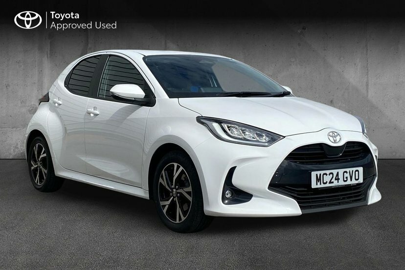 Toyota Yaris 1.5 Vvt-h Design Hatchback Hybrid E-cvt White