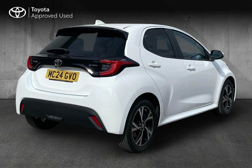 Toyota Yaris 1.5 Vvt-h Design Hatchback Hybrid E-cvt White #2