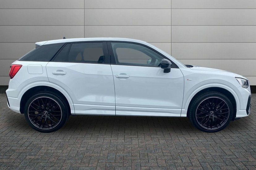 Audi Q2 1.5 Tfsi Cod 35 Black Edition Suv S Tro KM75GWU White #4