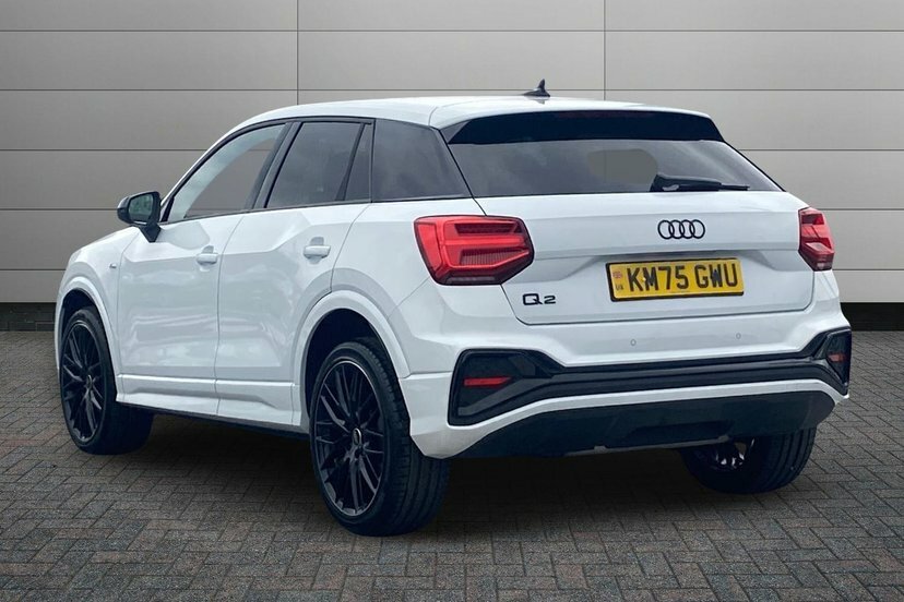 Audi Q2 1.5 Tfsi Cod 35 Black Edition Suv S Tro KM75GWU White #3