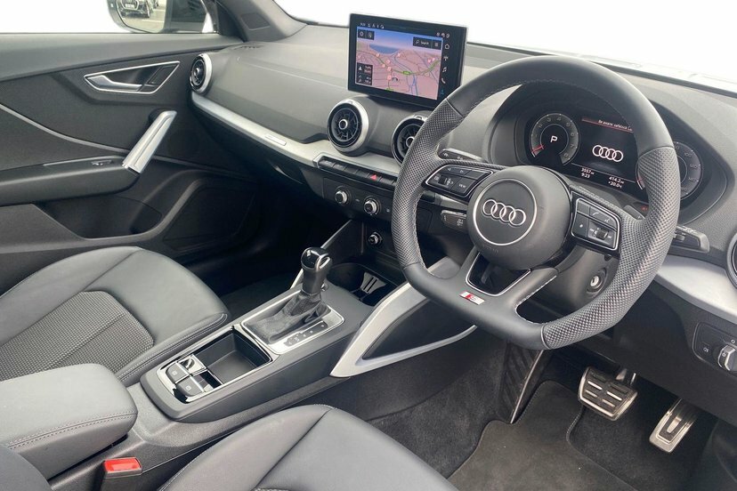 Audi Q2 1.5 Tfsi Cod 35 Black Edition Suv S Tro KM75GWU White #6