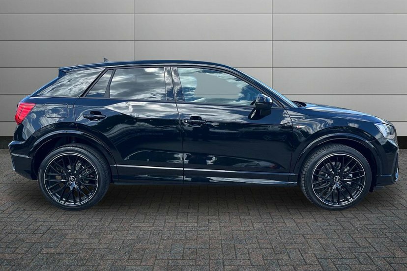 Audi Q2 1.5 Tfsi Cod 35 Black Edition Suv S Tro LM26YGV Black #4