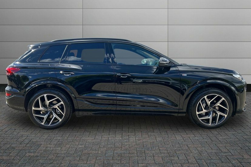 Audi Q6 E-Tron 100Kwh Black Edition Suv Quattro LL26UGY Black #4