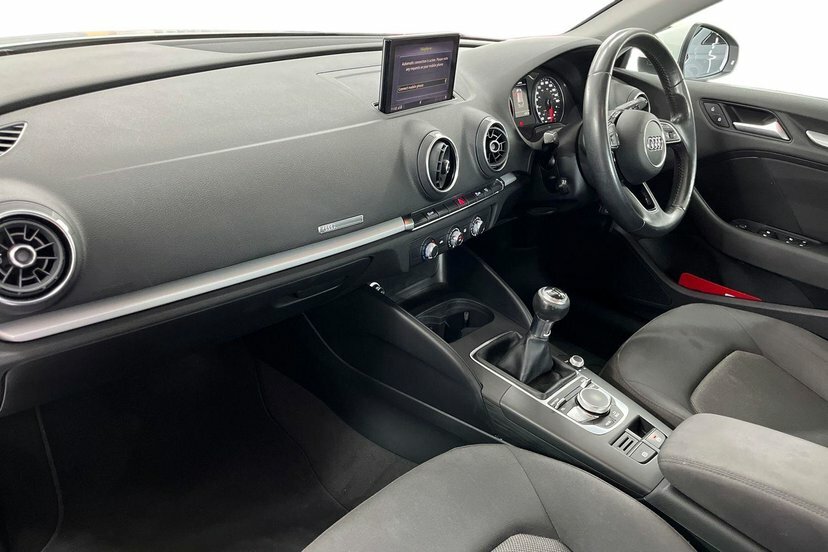 Audi A3 1.6 Tdi 30 Se Technik Sportback AO68CPU White #2