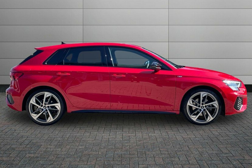 Audi A3 1.5 Tfsi 35 Edition 1 Sportback S Troni VK23OKW Red #4
