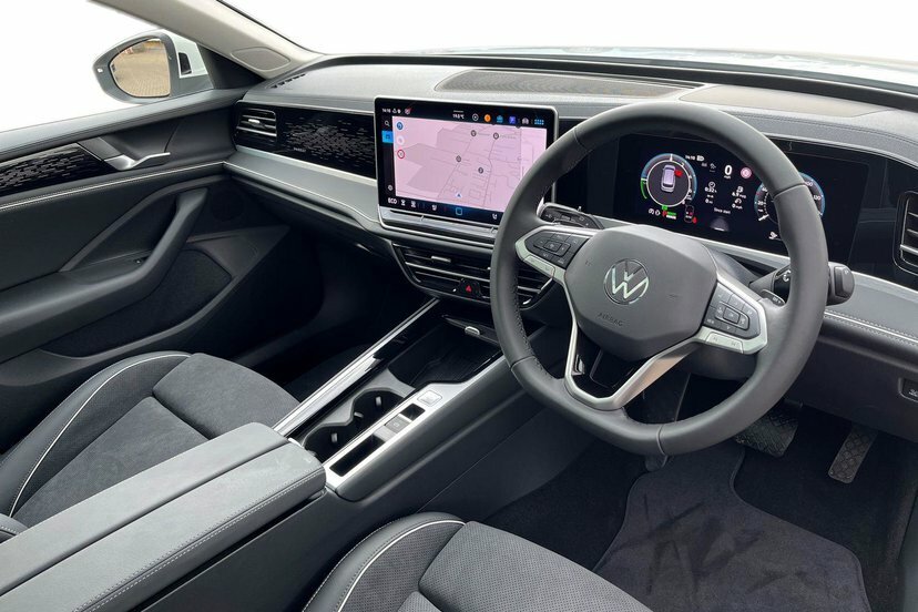 Volkswagen Passat 1.5 Tsi Ehybrid 19.7Kwh Elegance Estate KY26TYB White #6