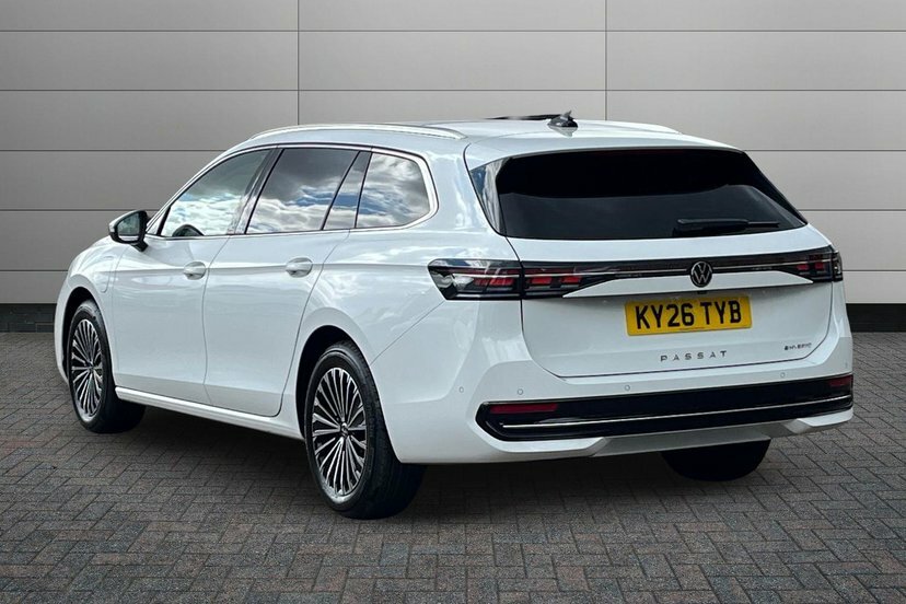 Volkswagen Passat 1.5 Tsi Ehybrid 19.7Kwh Elegance Estate KY26TYB White #3