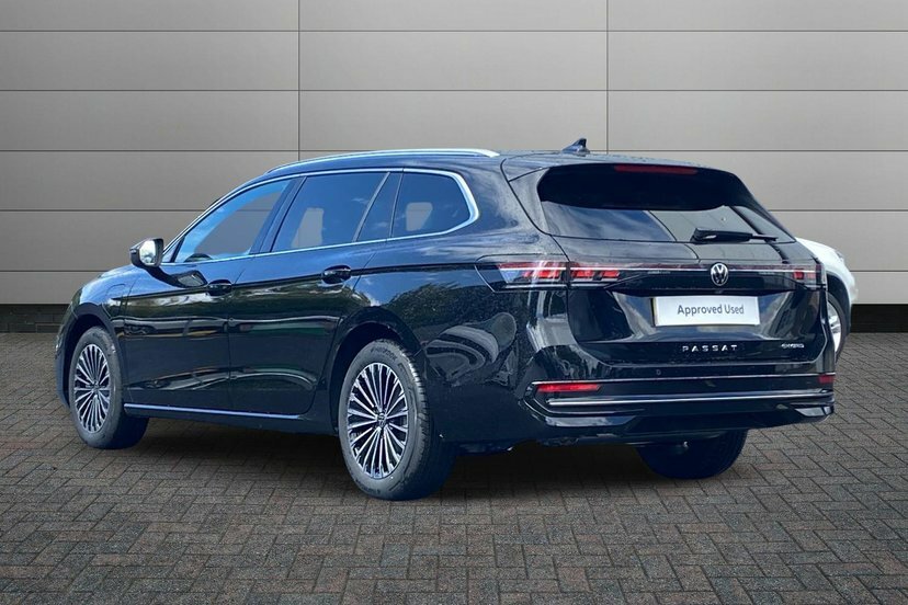 Volkswagen Passat 1.5 Tsi Ehybrid 19.7Kwh Elegance Estate Black #3