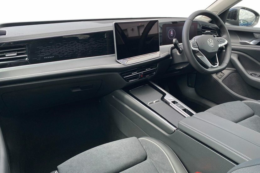 Volkswagen Passat 1.5 Tsi Ehybrid 19.7Kwh Elegance Estate Black #2