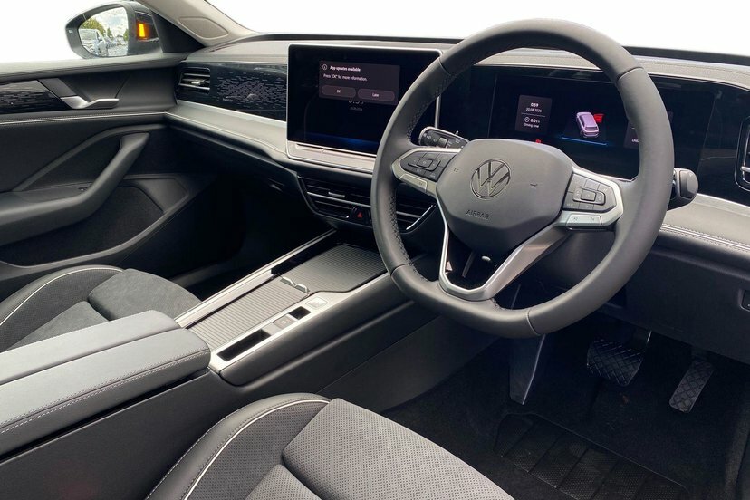 Volkswagen Passat 1.5 Tsi Ehybrid 19.7Kwh Elegance Estate Black #6