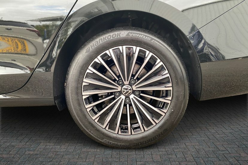 Volkswagen Passat 1.5 Tsi Ehybrid 19.7Kwh Elegance Estate KM26WHD Black #5