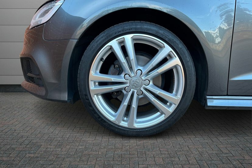 Audi A3 1.5 Tfsi Cod 35 S Line Sportback DF68YHZ Grey #5