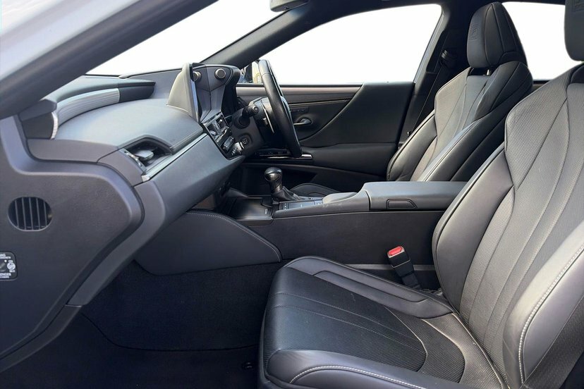 Lexus ES 2.5 300H F Sport Saloon Hybrid E-cvt 2 VN71HZL White #2