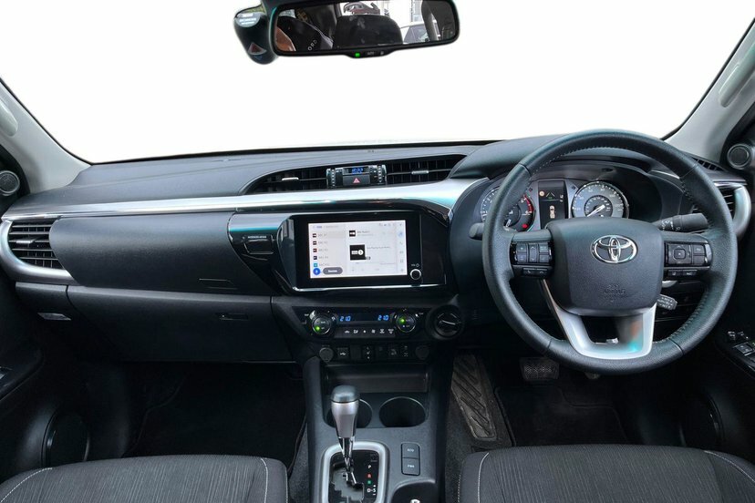 Toyota HILUX 2.4 D-4d Invincible Pickup Double Cab A White #6