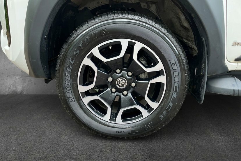 Toyota HILUX 2.4 D-4d Invincible Pickup Double Cab A White #5