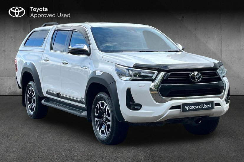 Toyota HILUX 2.4 D-4d Invincible Pickup Double Cab A White
