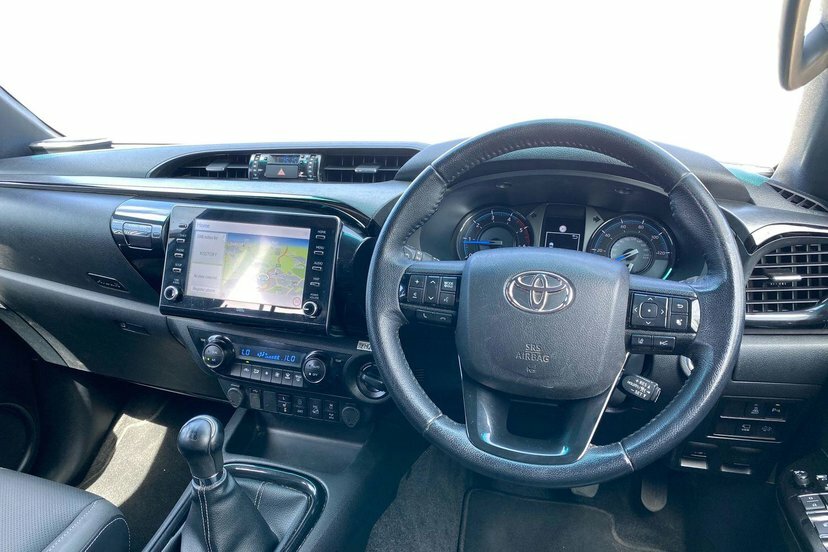 Toyota HILUX 2.8 D-4d Invincible X Pickup Double Cab Brown #6
