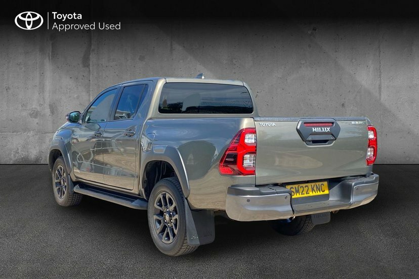 Toyota HILUX 2.8 D-4d Invincible X Pickup Double Cab Brown #4