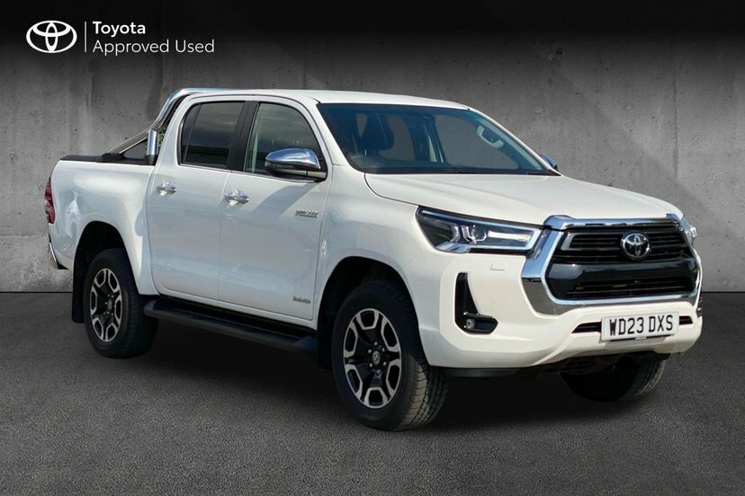 Toyota HILUX 2.8 D-4d Invincible Pickup Double Cab M WD23DXS White