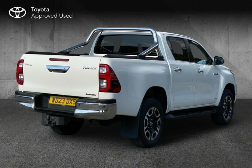 Toyota HILUX 2.8 D-4d Invincible Pickup Double Cab M WD23DXS White #2