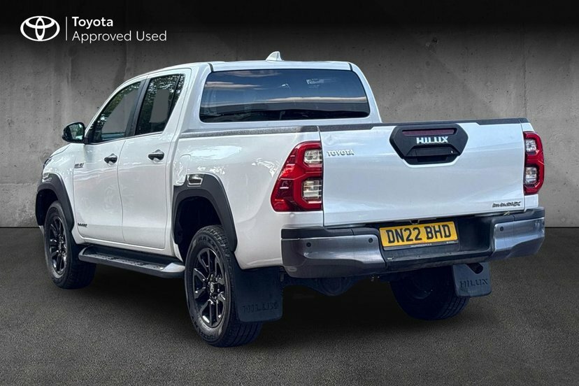 Toyota HILUX 2.8 D-4d Invincible X Pickup Double Cab DN22BHD White #4